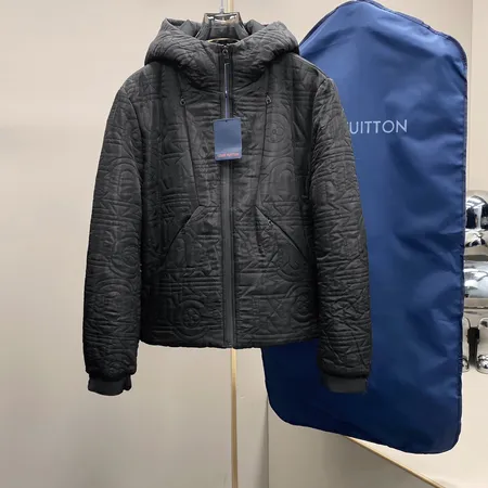 ルイヴィトン ダウンジャケット