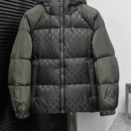 ルイヴィトン ダウンジャケット