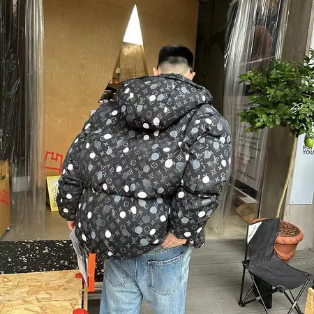 ルイヴィトン ダウンジャケット