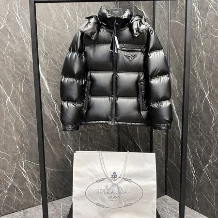 プラダ ダウンジャケット