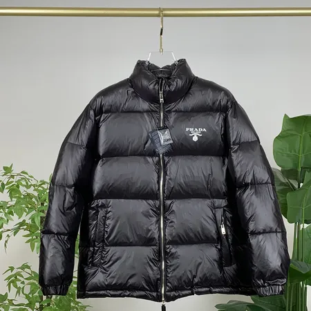 プラダ ダウンジャケット