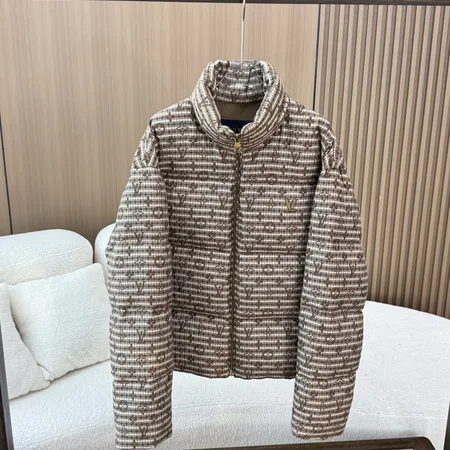 ルイヴィトン ダウンジャケット