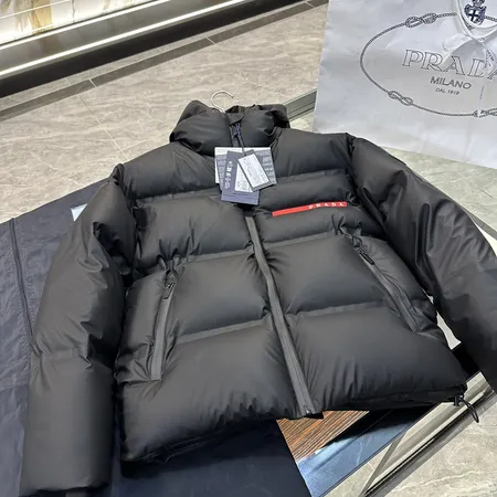 プラダ ダウンジャケット