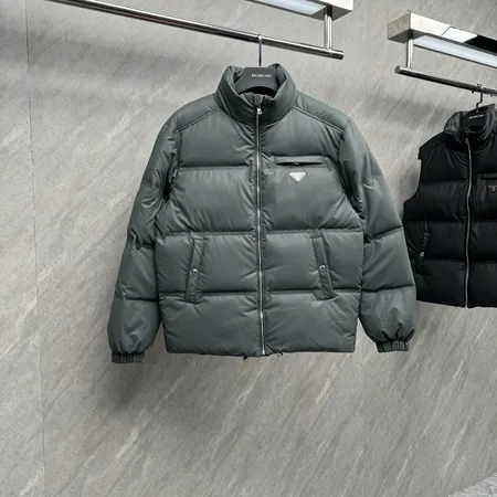 プラダ ダウンジャケット