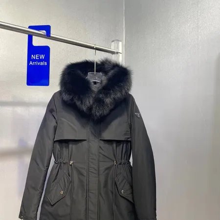 プラダ ダウンジャケット