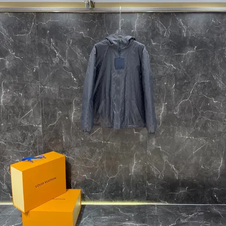 ルイヴィトン ダウンジャケット