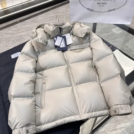 プラダ ダウンジャケット