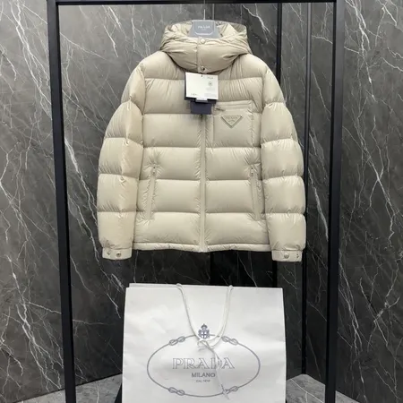 プラダ ダウンジャケット