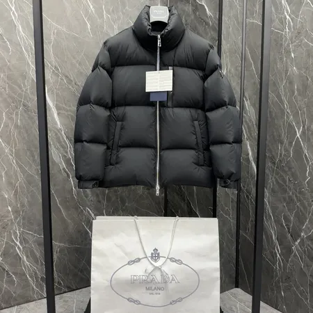 プラダ ダウンジャケット