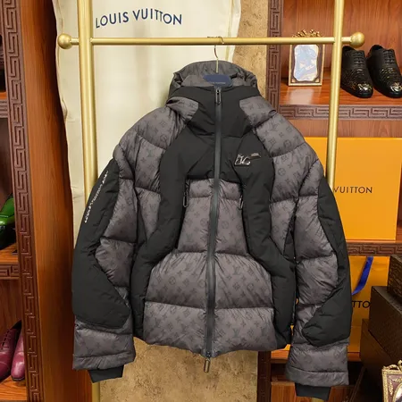 ルイヴィトン ダウンジャケット