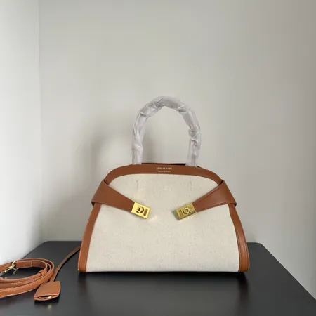 フェラガモ ハンドバッグ