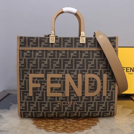 フェンディ ハンドバッグ