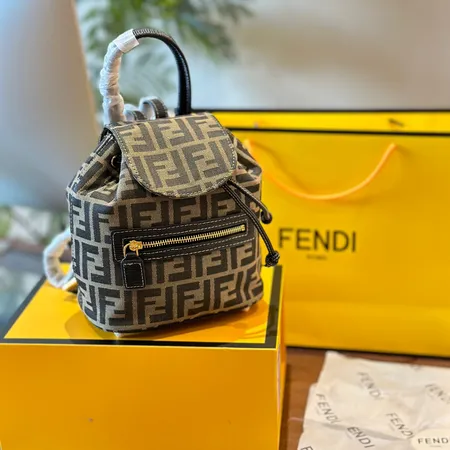 フェンディ リュックサック