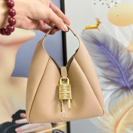 ジバンシィ ハンドバッグ