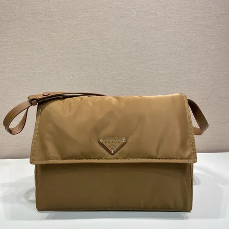 プラダ ショルダーバッグ