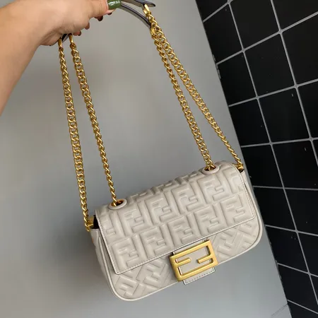 フェンディ ショルダーバッグ