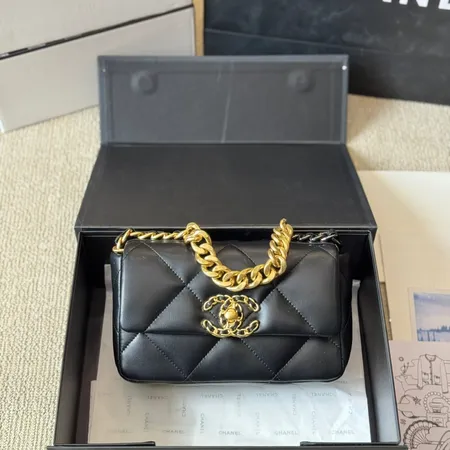 シャネル ショルダーバッグ