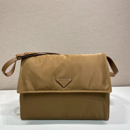 プラダ ショルダーバッグ