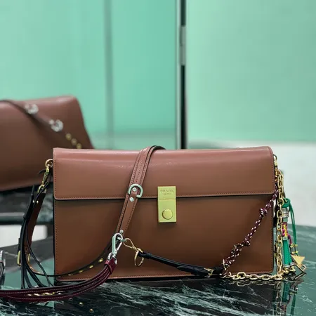 プラダ ショルダーバッグ