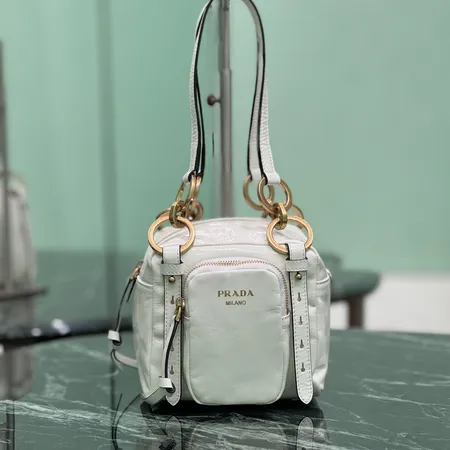 プラダ ハンドバッグ