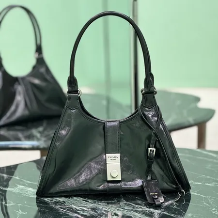プラダ ハンドバッグ