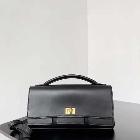 バレンシアガ ショルダーバッグ