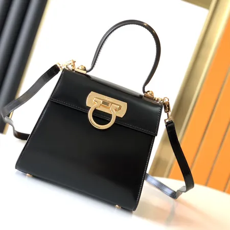 ヴィヴィアン・ウエストウッド ハンドバッグ