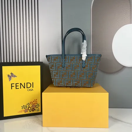 フェンディ ハンドバッグ