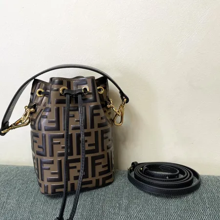 フェンディ ハンドバッグ