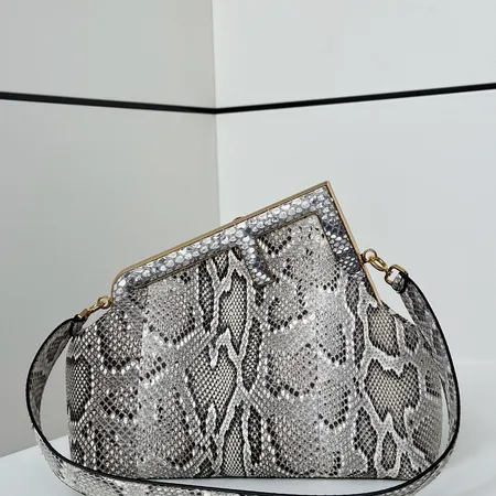 エムシーエム ショルダーバッグ