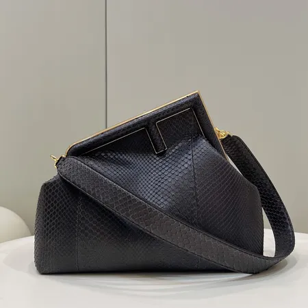 エムシーエム ショルダーバッグ