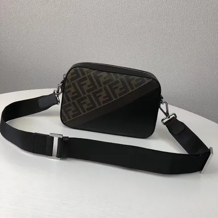 フェンディ ショルダーバッグ