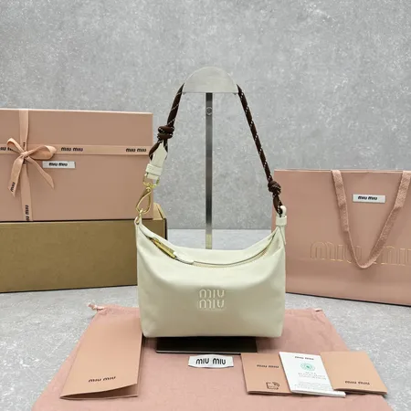 ミュウミュウ ハンドバッグ