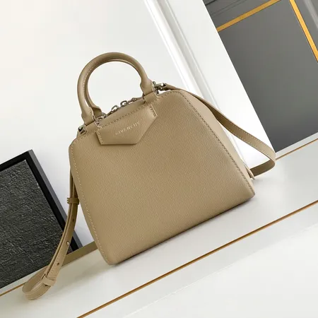 ジバンシィ ハンドバッグ