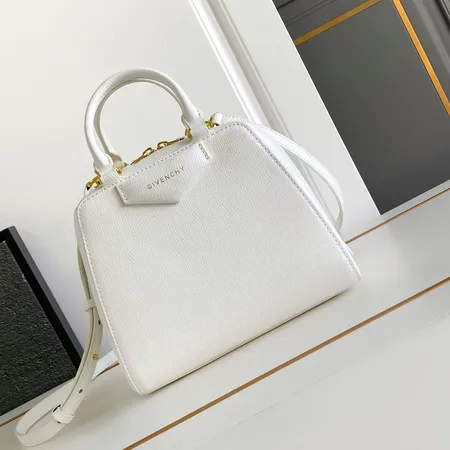 ジバンシィ ハンドバッグ