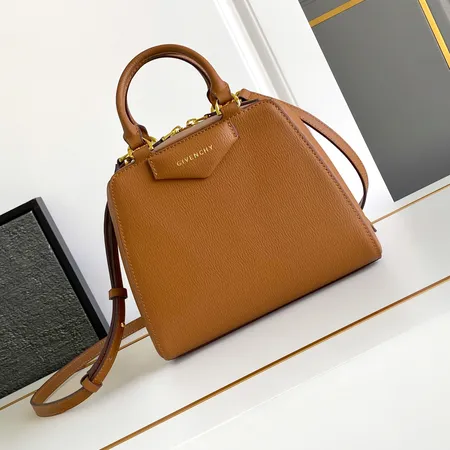 ジバンシィ ハンドバッグ