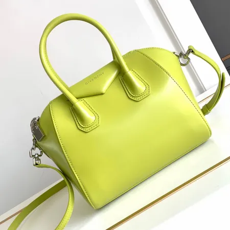 ジバンシィ ハンドバッグ