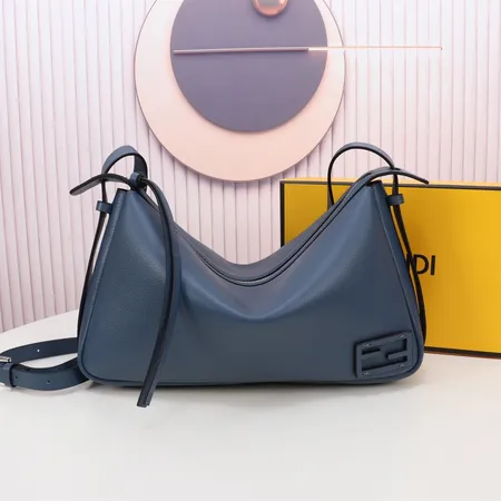 フェンディ ショルダーバッグ