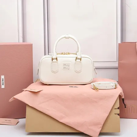 ミュウミュウ ハンドバッグ