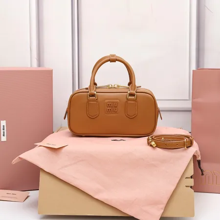 ミュウミュウ ハンドバッグ