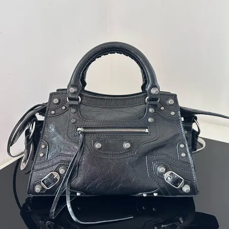 バレンシアガ ショルダーバッグ