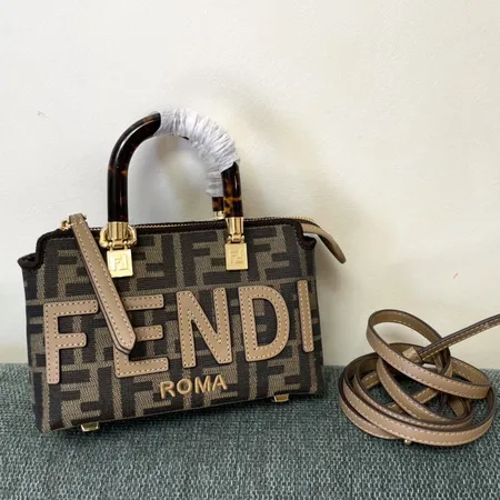 フェンディ ハンドバッグ