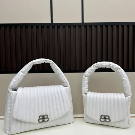 バレンシアガ ショルダーバッグ