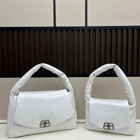 バレンシアガ ショルダーバッグ