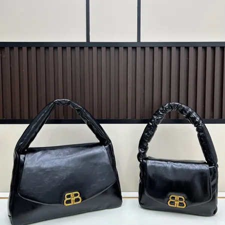 バレンシアガ ショルダーバッグ