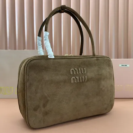 ミュウミュウ ショルダーバッグ