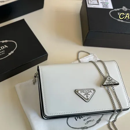 プラダ ショルダーバッグ