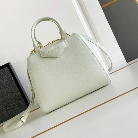 ジバンシィ ハンドバッグ