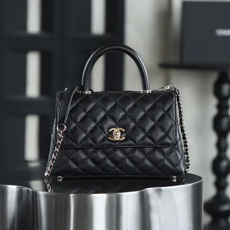 シャネル ショルダーバッグ