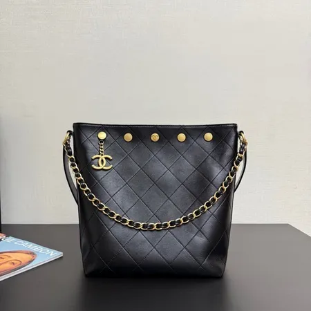 シャネル ショルダーバッグ